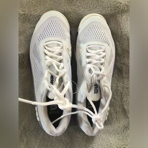 NWOB Wilson all court White and Purple Sneakers